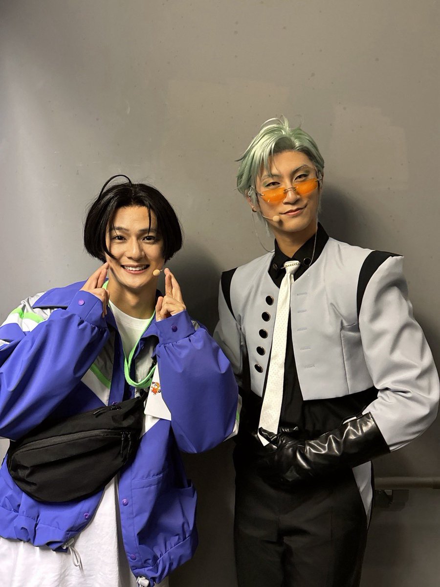 H1deA's tweet photo. Omotenashi Stage『18TRIP』
-R1ze＆Ev3ns-
本日の公演も無事に終了。
ご来場頂き誠にありがとうございます。

日々素敵な旅をさせて頂いております。
より良いおもてなしを追求して明日も。

主任さんと撮って頂きました。

明日もご来場お待ちしております🤞🏻✈️

#おもステ https://t.co/JKLg7FC7H6