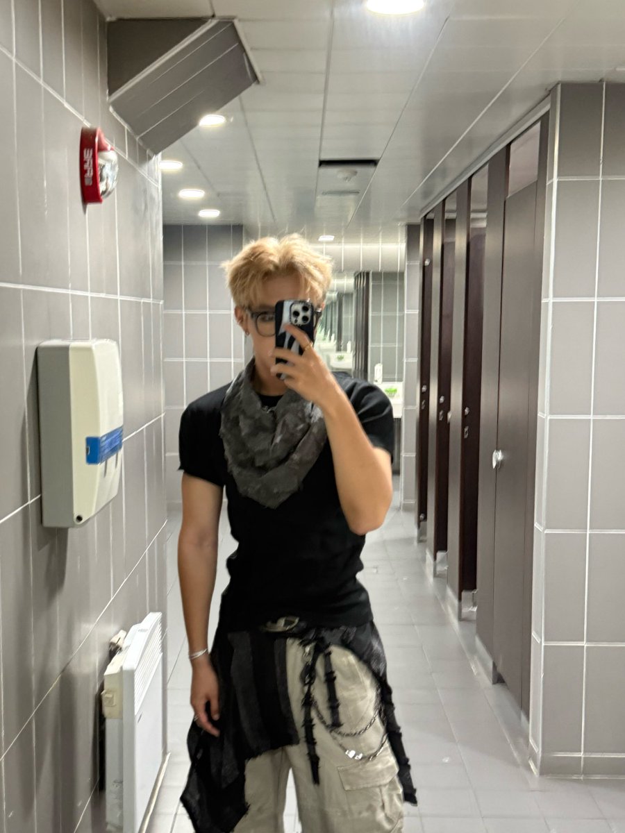 AaronTo98007464's tweet photo. seoul https://t.co/F03Br7cHdt