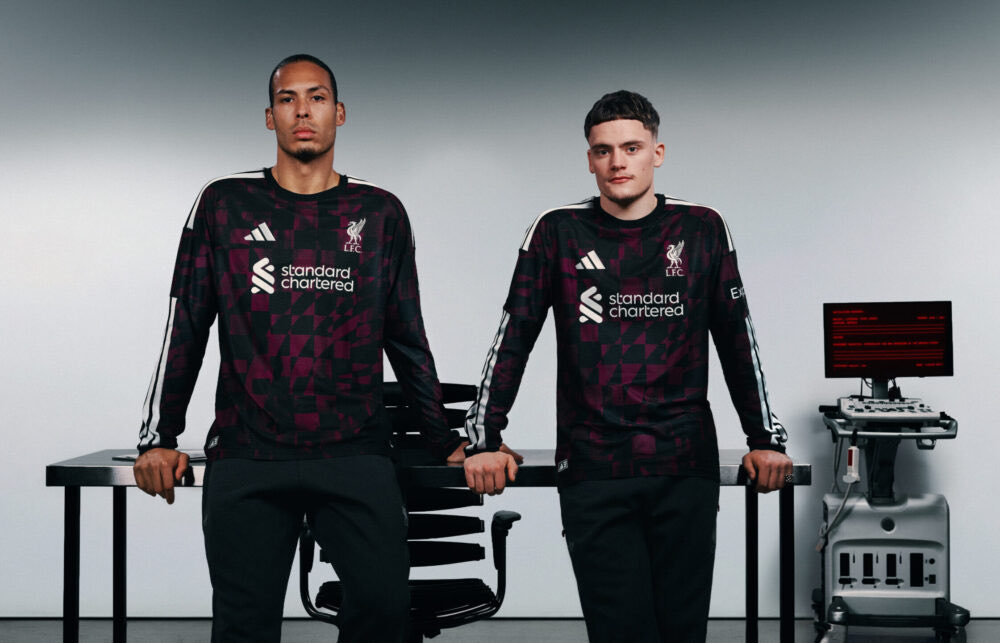 TheGuideLpool's tweet photo. What do you think of the new LFC kit? ⚽️ https://t.co/irQJJwpnF6