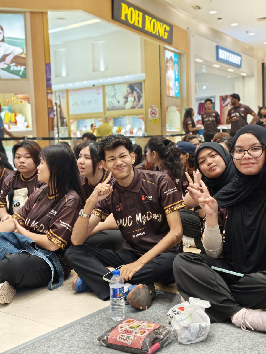 msucseremban's tweet photo. 🌙✨ What a Day to Remember! 🇲🇾

Ending our MSUC MYDAY with vibrant dance performances, singing and a special prize-giving ceremony! 🎶💃🏆

A meaningful celebration of talent, unity and the Merdeka spirit. ❤️🤍💙💛

#MSUCMYDAY #UnityInDiversity #MSUCollegeSeremban https://t.co/hiSWL9NwKO