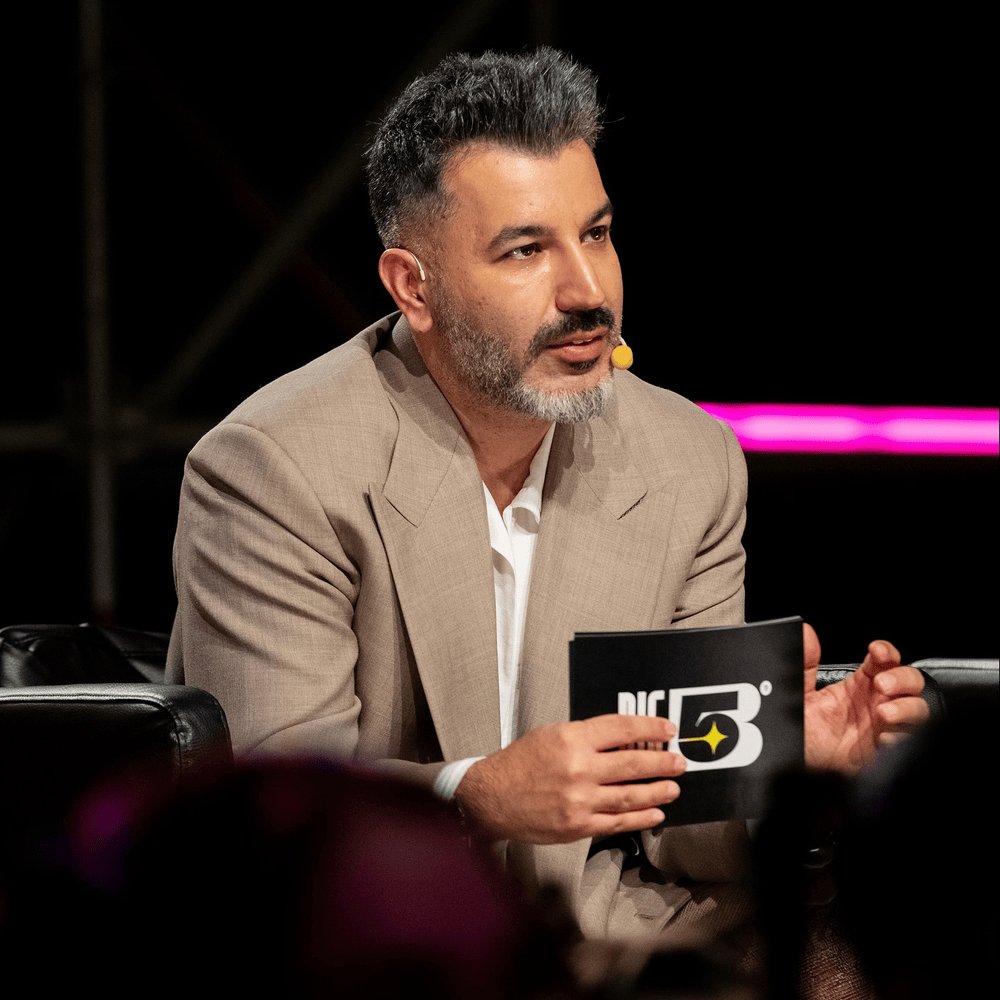 PopFestTR's tweet photo. Tolga Akış gözaltına alındı.

Gerekçe: Müstehcenlik, uyuşturucu madde kullanma ve suçtan kaynaklanan mal varlığı değerlerini aklama. https://t.co/KZlaY5ttNj