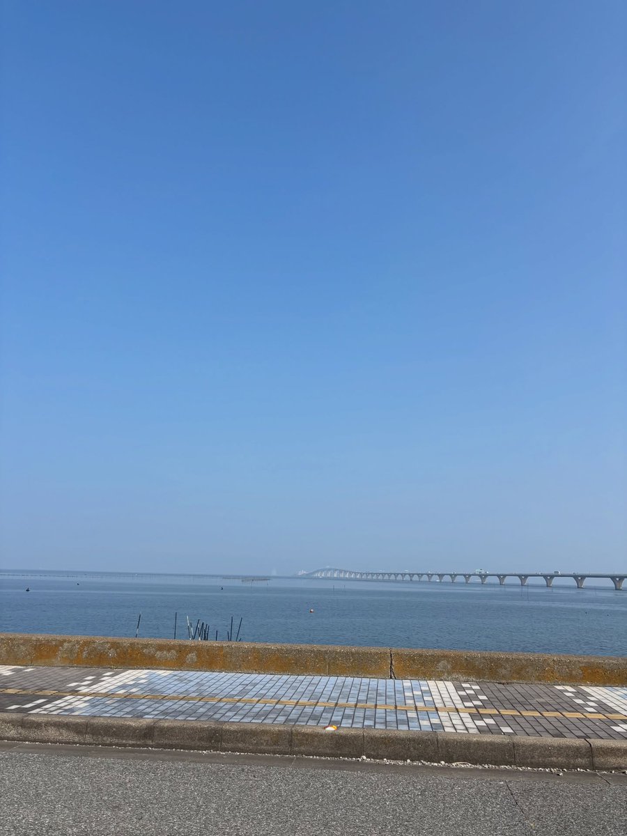 IsabellaDripnf's tweet photo. A quick ride before the rain, cruising the Aqua Line with ocean views. It was brief but genuinely fun. I hadn’t ridden the Aqua Line in ages. The weather was tricky, from blazing sunshine to sudden rain. https://t.co/1E7jlfmJgE