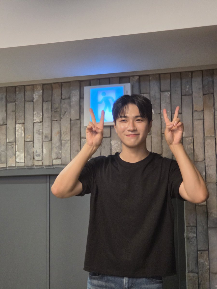 rline_2228's tweet photo. @kotaewoon_ 260827 뮤지컬카페인 퇴근길 
#고태운 #이태환 https://t.co/EAv1E9qX2c