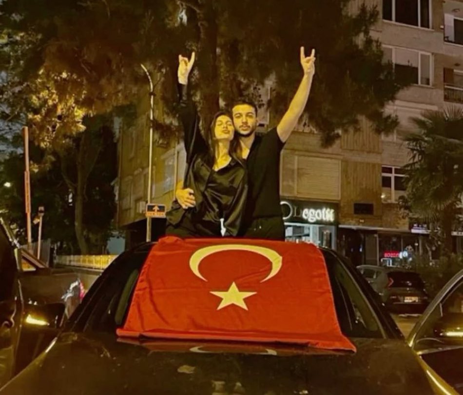 lebensmudekisi's tweet photo. Beraber uluyacagimiz oglanla https://t.co/KIYD7G660J