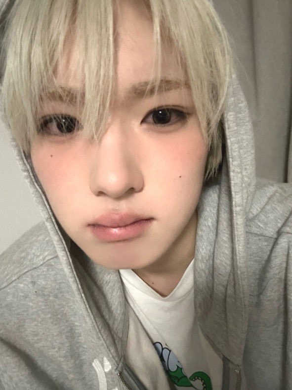 kurig1rl's tweet photo. sakuya is actually a doll https://t.co/e9vveGVWAv