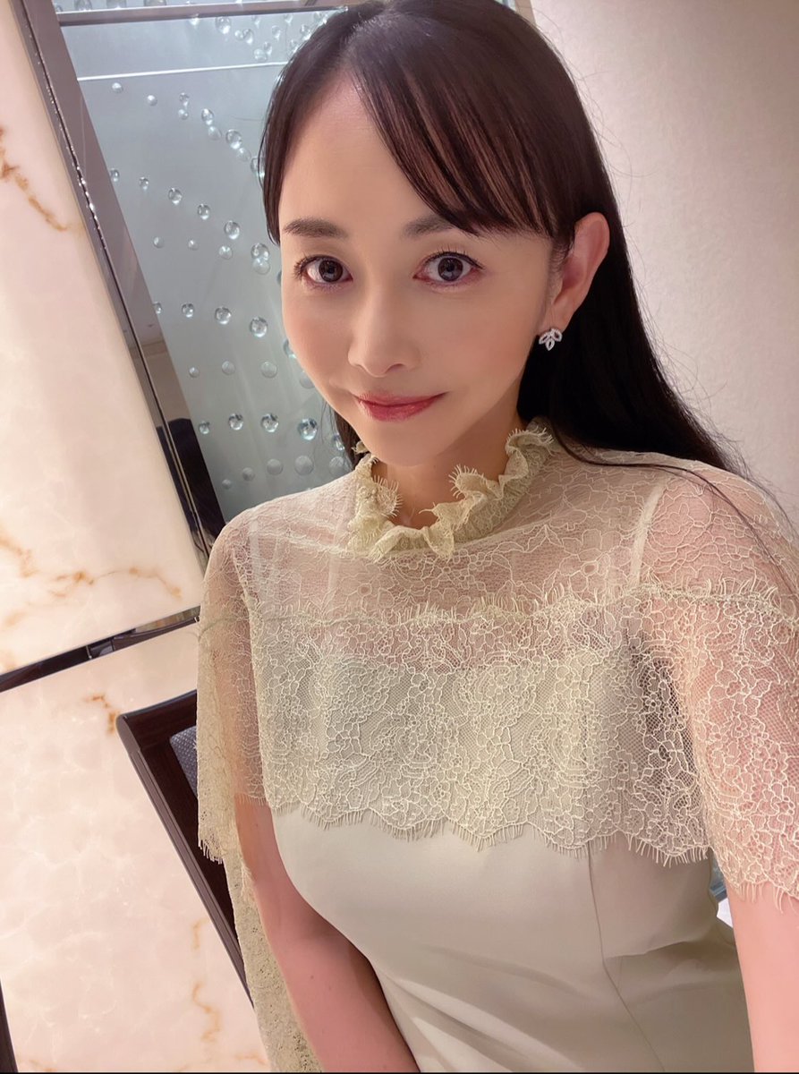 Anri0612Anr's tweet photo. 📢追加登壇のお知らせです📢

８月29日(土)の「資産運用EXPO 関西」での登壇についての追加情報のお知らせです💡

🔴①  12:10~12:30　出展社セミナー会場 (グローバルクラウ���エステート代表澤野氏と登壇)

【追加登壇🎤】
🟡②  12:40〜13:00　グローバルクラウドエステート様ブースにてミニセミナーに登壇

🔵③ 15:00～15:50　セミナー会場Ａ (佐田志歩さんとの対談)

15時からのメイン会場ての佐田志歩さんとの対談の前に、出展社セミナーへ登壇し、降壇後すぐに、グローバルクラウドエステート様ブースで開催されているミニセミナーにも登壇させて頂くことになりました🎤

※ ブースミニセミナーは、事前申込みは不要ですので直接ブースまでお越しください✨️

入場無料（完全事前登録制）

★ 15時からの対談はコチラから↓↓
https://t.co/DXLGXvi5NB
※一般席は受講無料。前方エリア席（2,000円）あり。

★ 出展社セミナーはコチラから↓↓
https://t.co/UdVdLie8XU

会場でお待ちしています♪

#杉原杏璃　#資産運用　#資産運用EXPO関西　#資産運用EXPO　#無料セミナー　#インテックス大阪