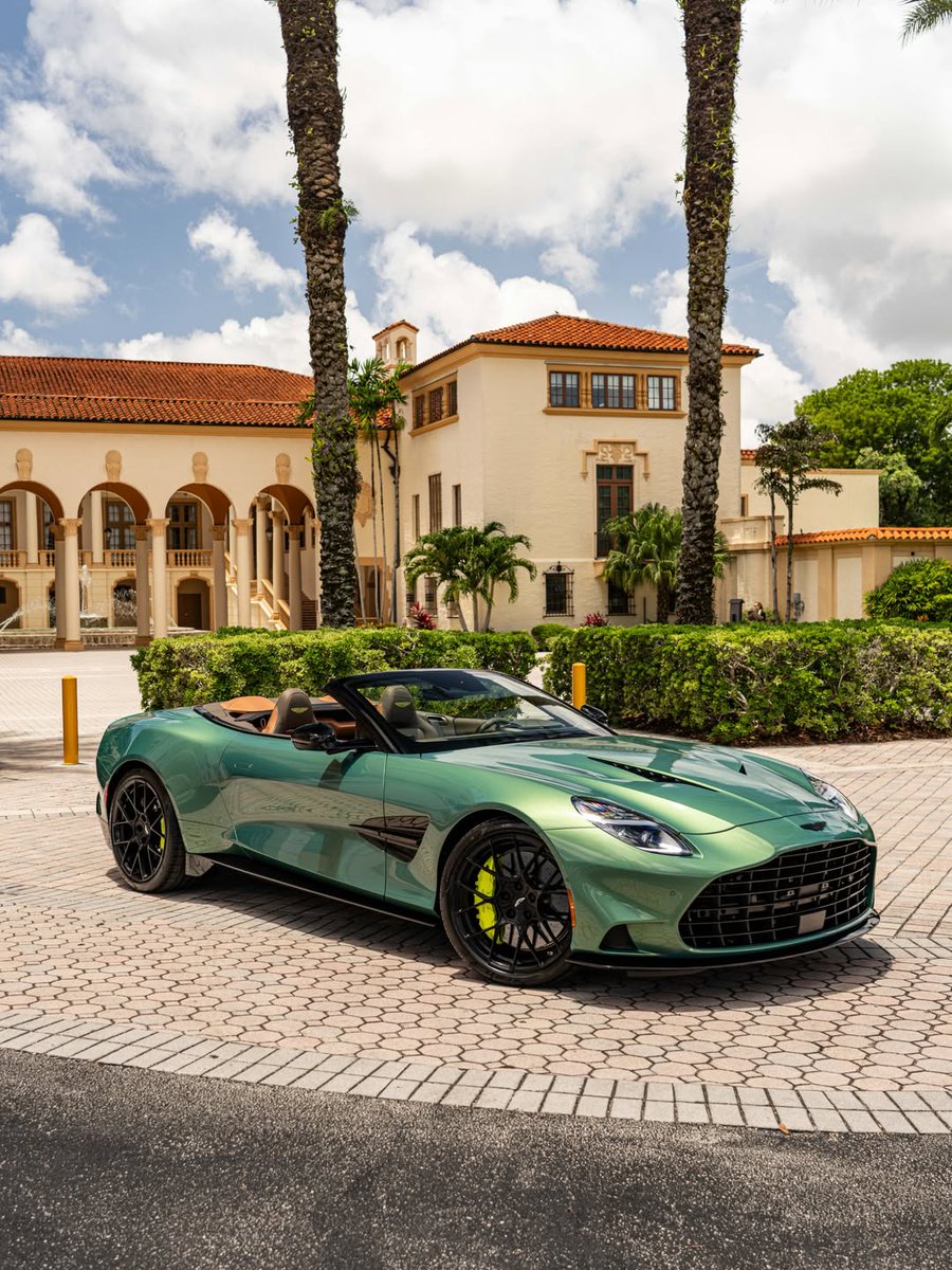 competitionreal's tweet photo. Aston Martin Vanquish 💚 https://t.co/IBmnqA3dkG
