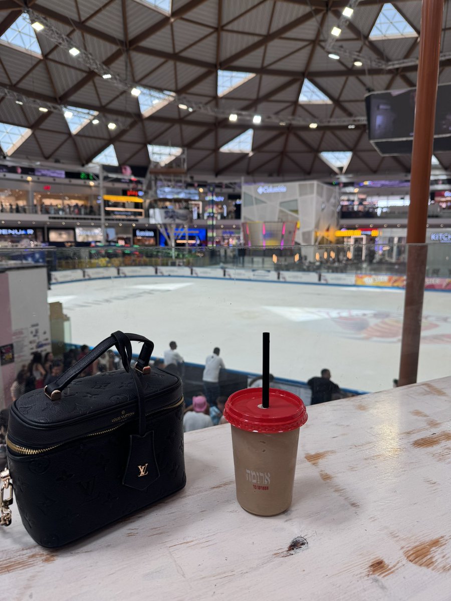 amward34's tweet photo. Ice Mall Eilat🤍 https://t.co/9fM5QpgrDa