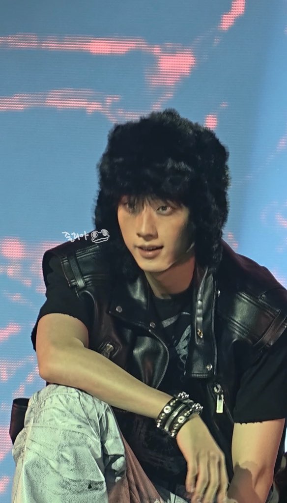 itsjiungduh's tweet photo. the most beautiful man i’ve ever seen in my life 

260827 KWDA
#JIUNG #지웅 https://t.co/jT4pawfIC9