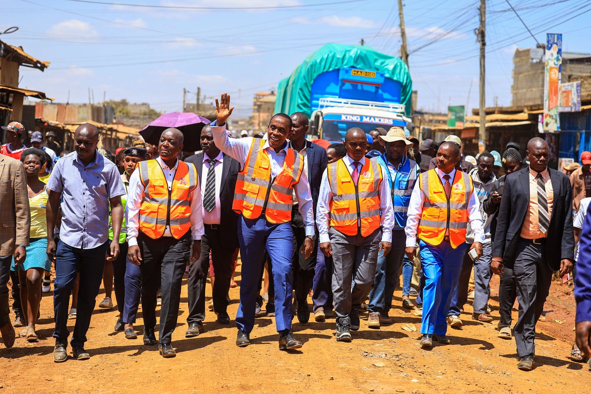 Wamatangi_'s tweet photo. Ongoing construction of Juda Bridge, which connects Theta and Kalimoni wards in Juja Sub-County, at Juda area, previously known as “Riuriro bridge”.
Tarmacking works for the section of road linking Juda Shopping Centre to Thika Road via Muigai Inn in Kenyatta Road area has also started. The county is also rehabilitating access roads in Juda area.
#MakingKiambuGreatAgain
#keepingthepromise
#KaziNdiyoHiyo
#RohoNdiyoHiyo