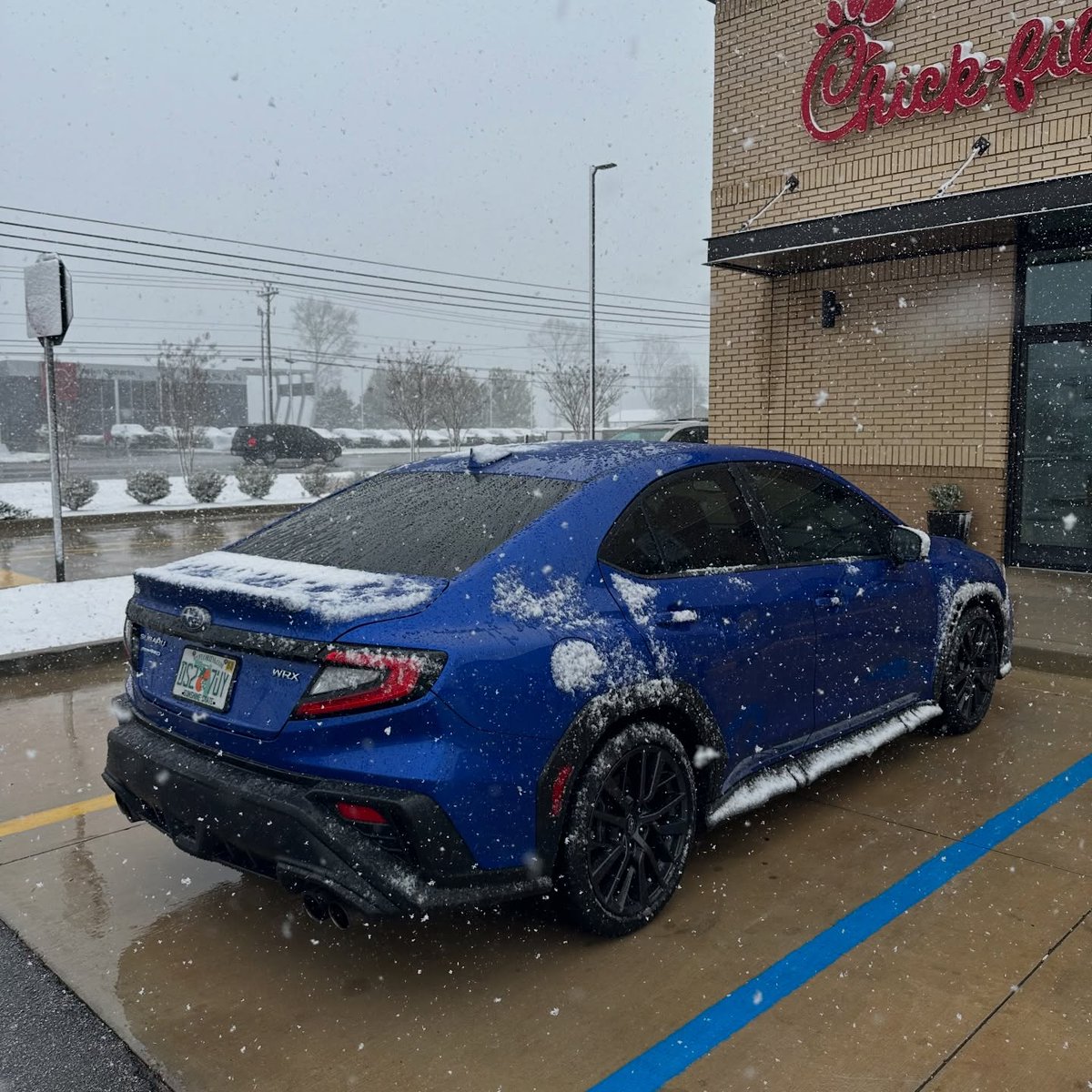 EstebanBatgk's tweet photo. First snow day with the Subie. https://t.co/CwfAj9xV3A