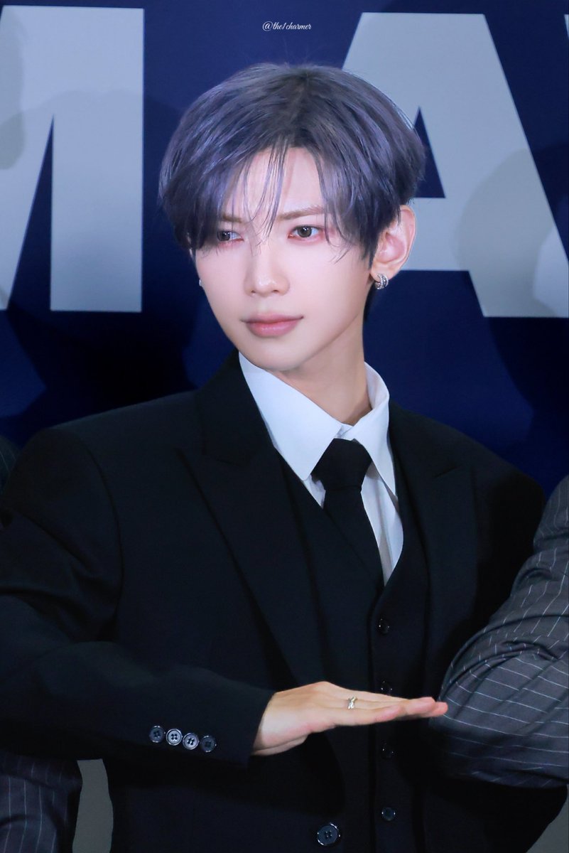 mafuyeo's tweet photo. i can’t believe he’s not a model yet https://t.co/IoCU3QGPUL