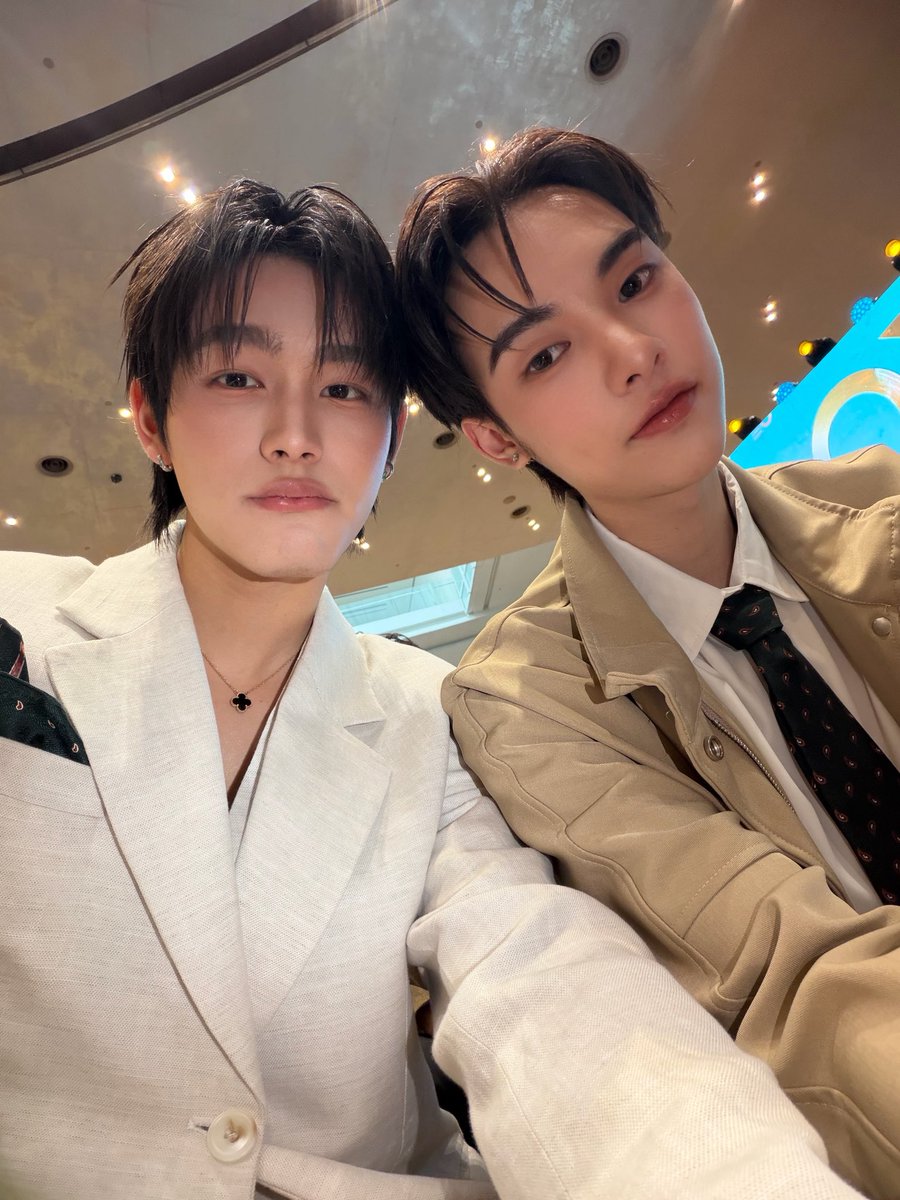 Copper_phrt16's tweet photo. ขอบคุณทางwatsonsและทางBSCมากๆนะครับที่เชิญคอปเปอร์และฟีฟ่าไปร่วมงานครบรอบ30ปีของwatsonsครั้งนี้ครับ ดีใจที่ได้ร่วมงานด้วยมากๆเลยครับและหวังว่าในอนาคตพวกเราจะได้ร่วมงานกันอีกเยอะๆเลยนะครับ🥺🙇🏻‍♂️

#BSCxCOPPERFIFA
#30thanniversarywatsonsth https://t.co/94AapHIzIi