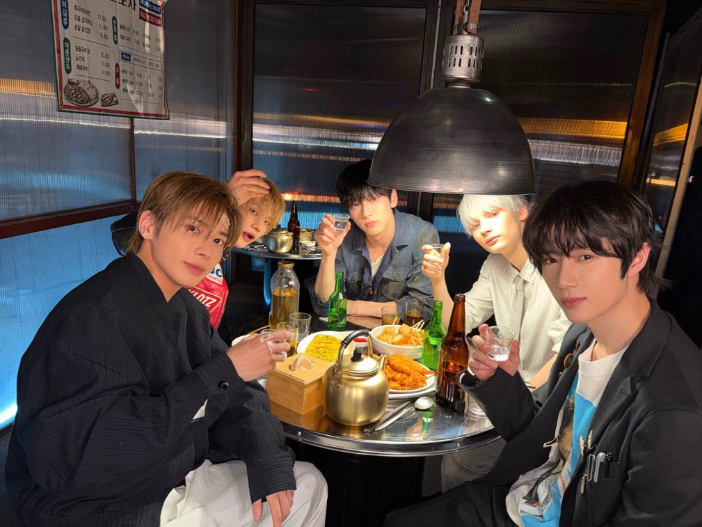 nnph09's tweet photo. WE WANT TXT CONCERT IN THAILAND 

โปรดมาจัดคอนเสิร์ฟที่ประเทศของฉัน และฉันจะเรียกพวกคุณทุกคนว่าสุดหล่อ หากพวกคุณอยากรู้ว่าใครหล่อสุดให้มาที่ไทย

#TXT_IN_THAILAND
#STEALTHEWINDINBKK
#TXT_TOUR_STEALTHEWIND_IN_BKK https://t.co/QltIBv5RTg