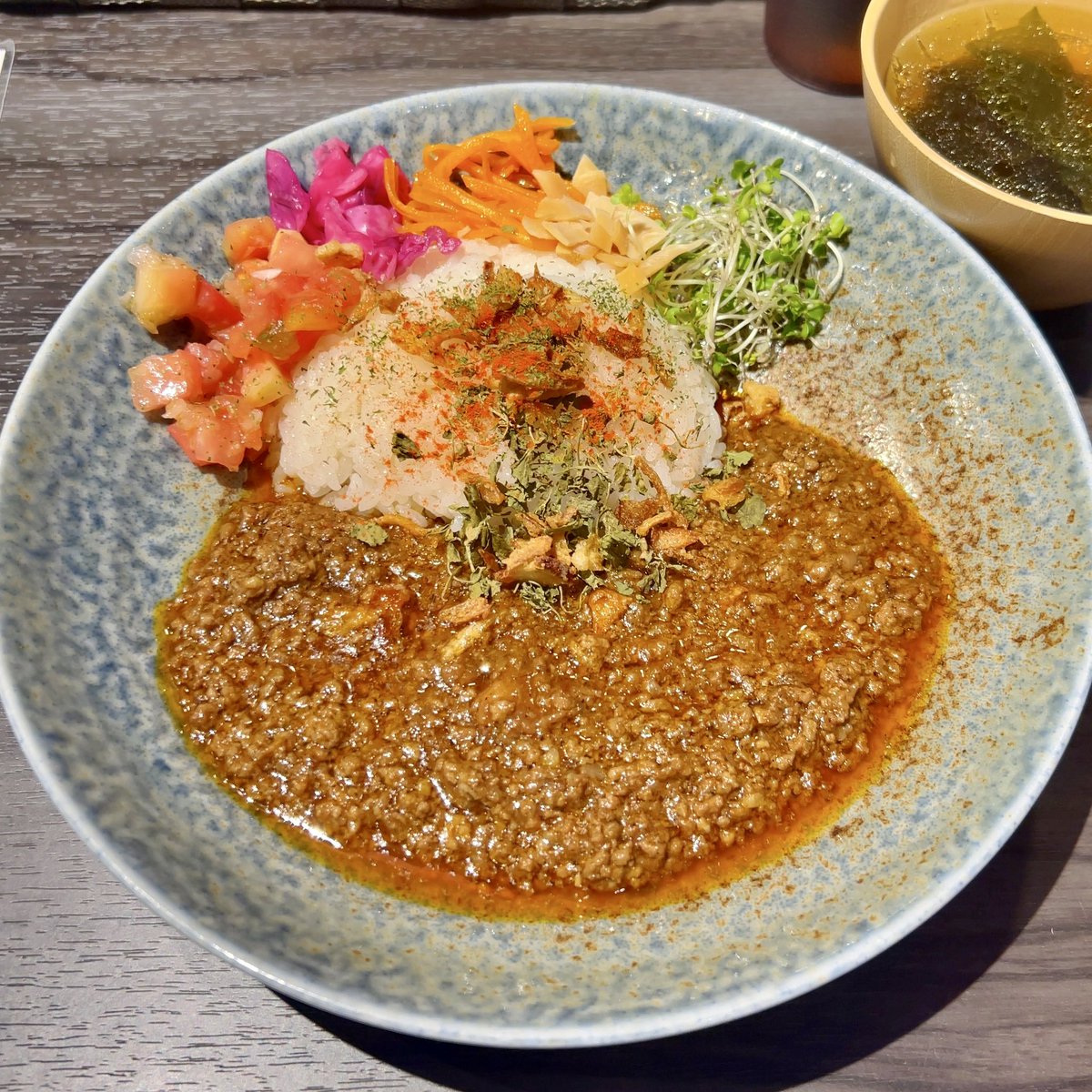 sasachu_'s tweet photo. 神田カレー街食べ歩きスタンプラリー 
45〜48店目
メキシカン酒場皇亭ペンギン 小川町駅
皇亭キーマカレー 1,150円
eblack 小川町駅
スープカレー 1,100円
南インドの定食と軽食三燈舎 神保町駅
3カレーセット 1,100円
お好み焼ねぎ焼十々 神保町駅
謹製牛すじカレーやきそば 1,400円(ﾃﾞｨﾅｰ) https://t.co/nnPG2gajPB