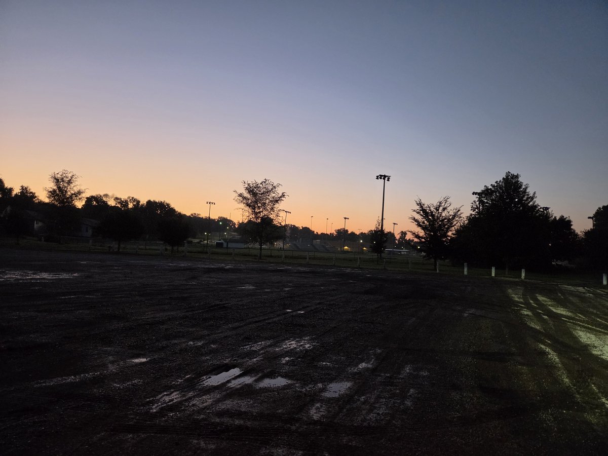 MattFerg1111's tweet photo. @F3Omaha @f3TheBullpen Great morning in the dark at @f3TheBullpen. 12 HIM got after it, despite one emergency phone call (thankfully all is well).

This sunrise made me think of the song from Oklahoma: "Oh What A Beautiful Morning."

@F3Omaha https://t.co/nlDdTTT6Cq