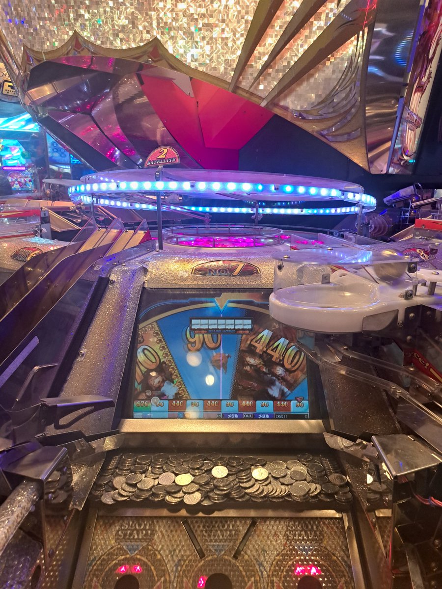 Frandool110513's tweet photo. ミリオンジャックポット取った記念に写真撮ったと思ったらめっちゃミスってて(笑)
#メダルゲーム https://t.co/srZxWU2exS