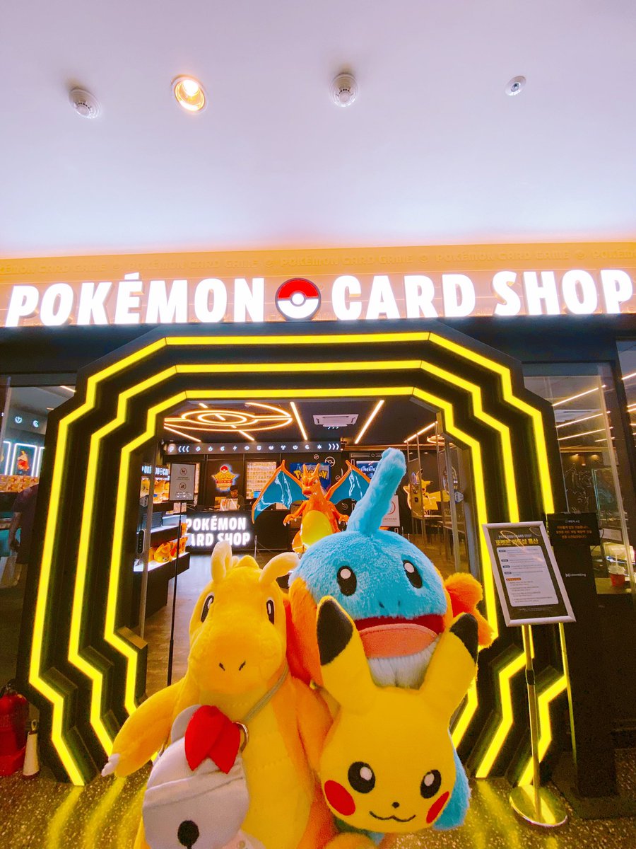 Runa_SPL_2's tweet photo. 龍山のアイパークモールにある、ポケカ公式の店舗前で📸

ポケカはほぼほぼ枯れてた₍ᐢ •̥  ̫ •̥ ᐢ₎ https://t.co/XUNwBGXFZ2