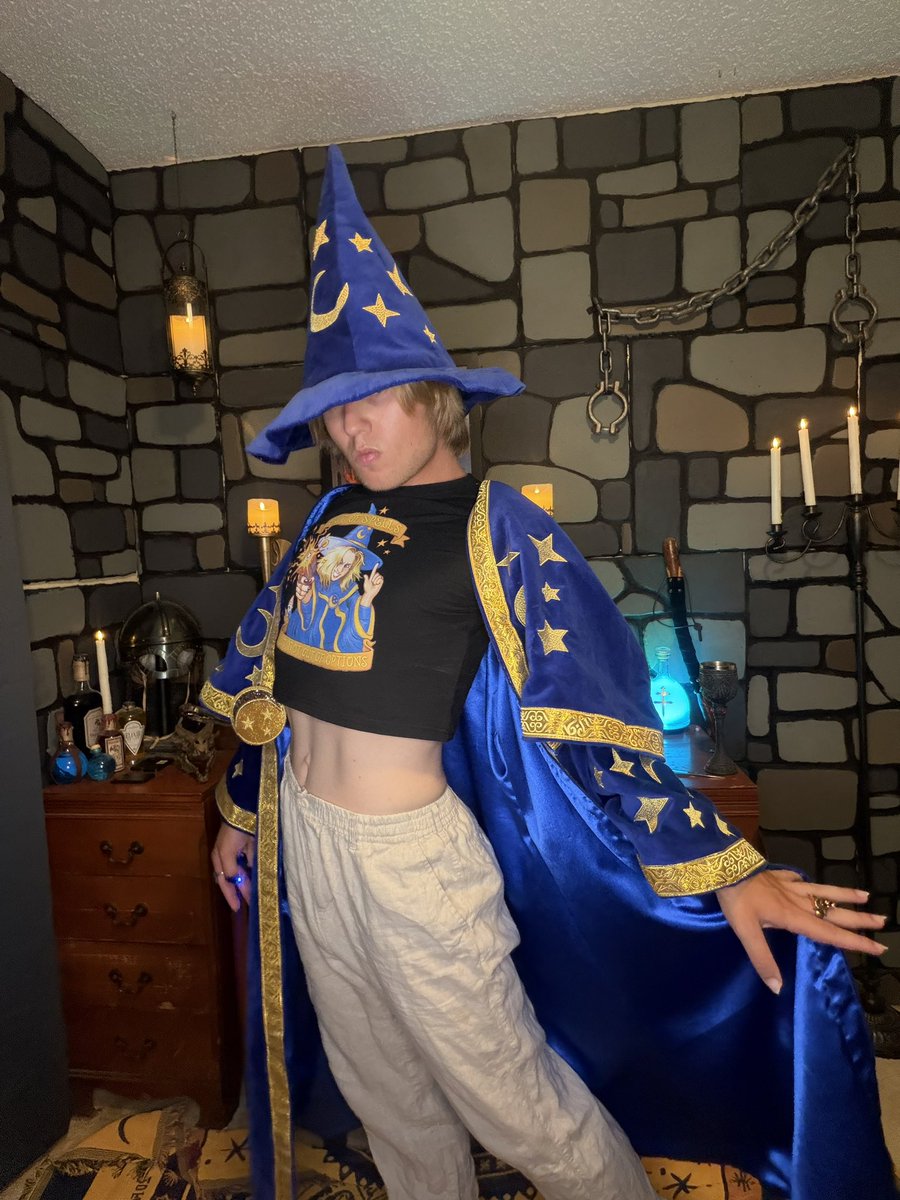 gregthesorcerer's tweet photo. Well I wouldn’t be a very good Sorcerer if I didn’t have a high charisma stat now would I? https://t.co/wjaumGQ6a3