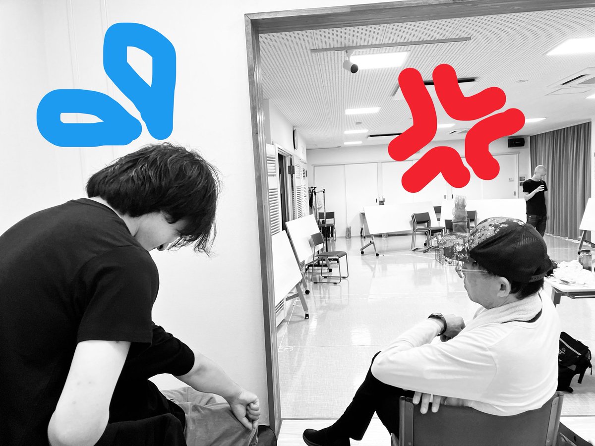 totteoki_vol_3's tweet photo. 休憩中の一幕。

時には小芝居も入ります。

ノリの良いメンバーのおかげでひと笑い。

リラックスして、また頑張ります！

#演劇ユニットとってお木
#また逢おうと竜馬は言った https://t.co/5wsWhBeuG1