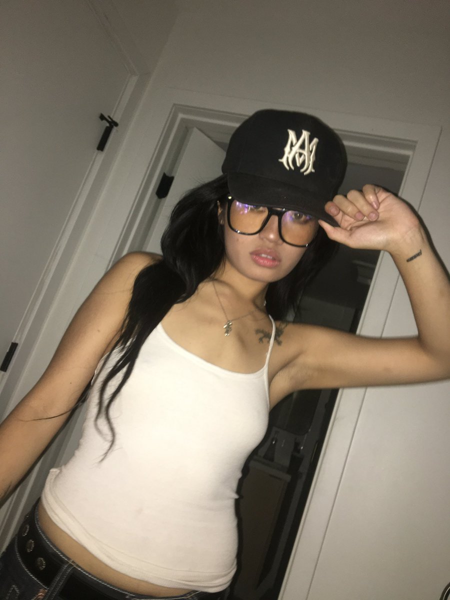 linaloveslove's tweet photo. i’m gonna start rapping https://t.co/cInXRKxEAH