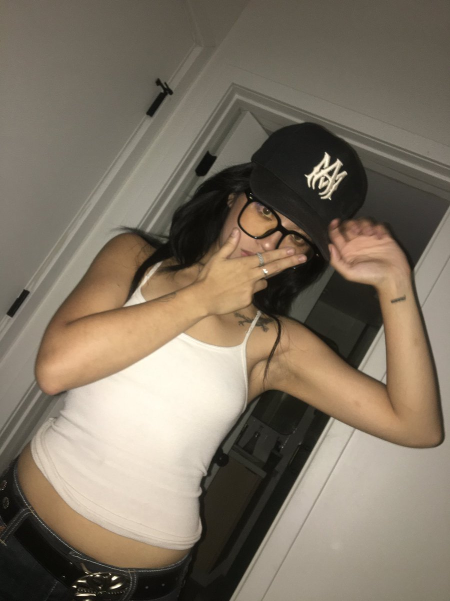 linaloveslove's tweet photo. i’m gonna start rapping https://t.co/cInXRKxEAH