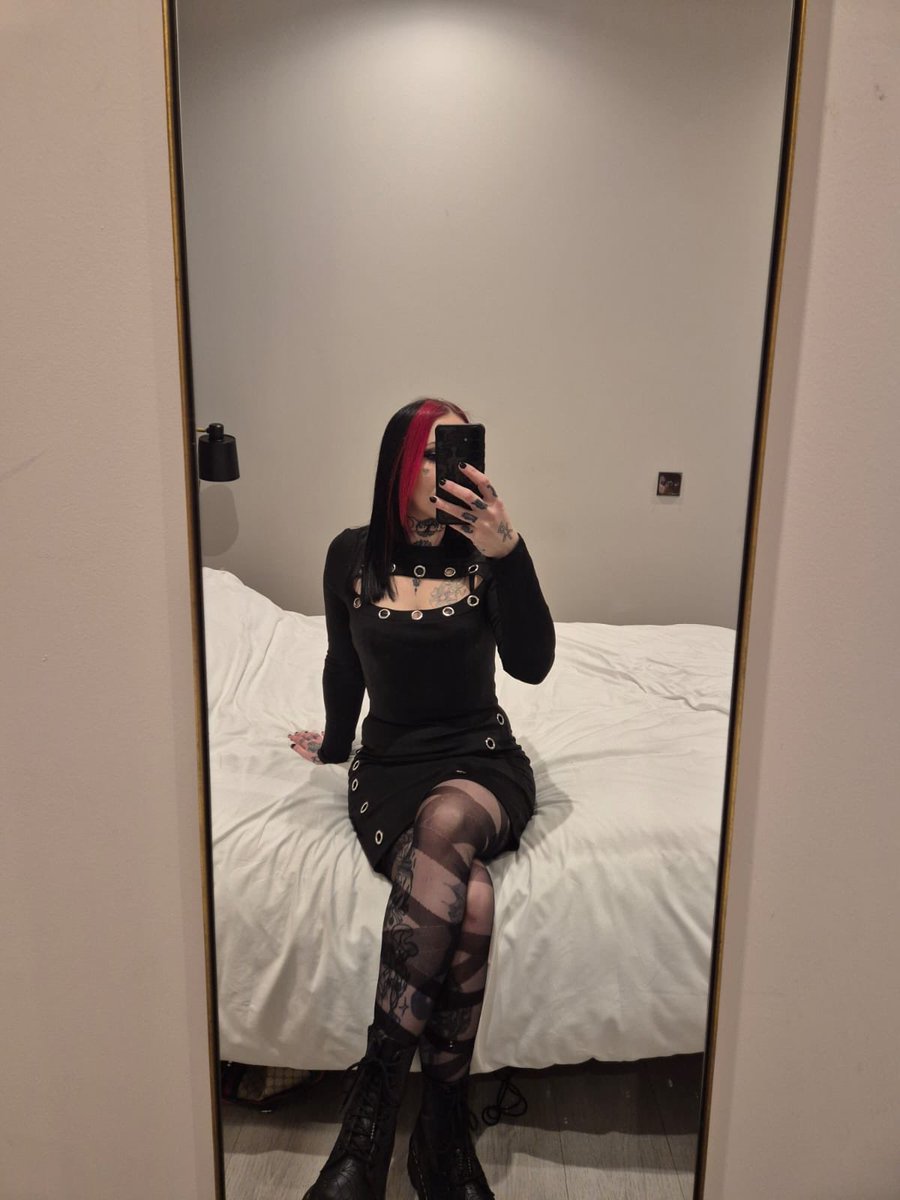Pixie8866's tweet photo. May be new to this site… not to this gorgeous world though 😍🤑🖤❤️ https://t.co/75JUtTnaCk