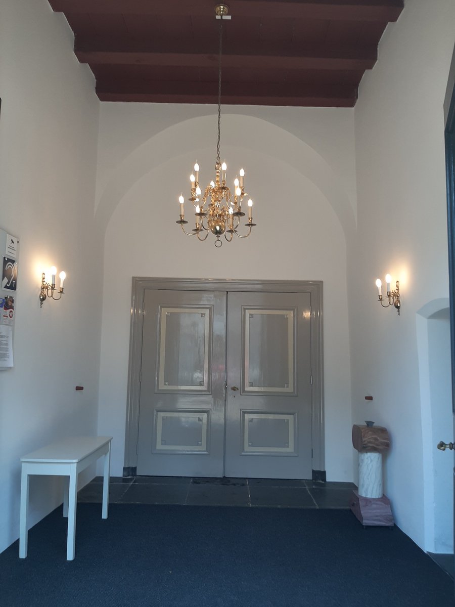 MEKloppenburg's tweet photo. Vanuit het oude #Capelle aan den IJssel een stukje langs de #Hollandse #IJssel gewandeld richting #Nieuwerkerk aan den IJssel. De - huidige PKN - kerk stamt uit 1593. Voor de reformatie heette de Dorpskerk de Sint Nicolaaskerk. Nog een fijne donderdag. https://t.co/1vAVsZbk4u