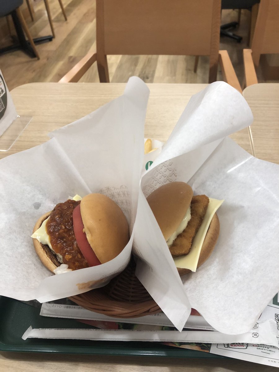 mashiaha02's tweet photo. ３日連続モスバーガーで豪遊 https://t.co/IHWlepEf2Q