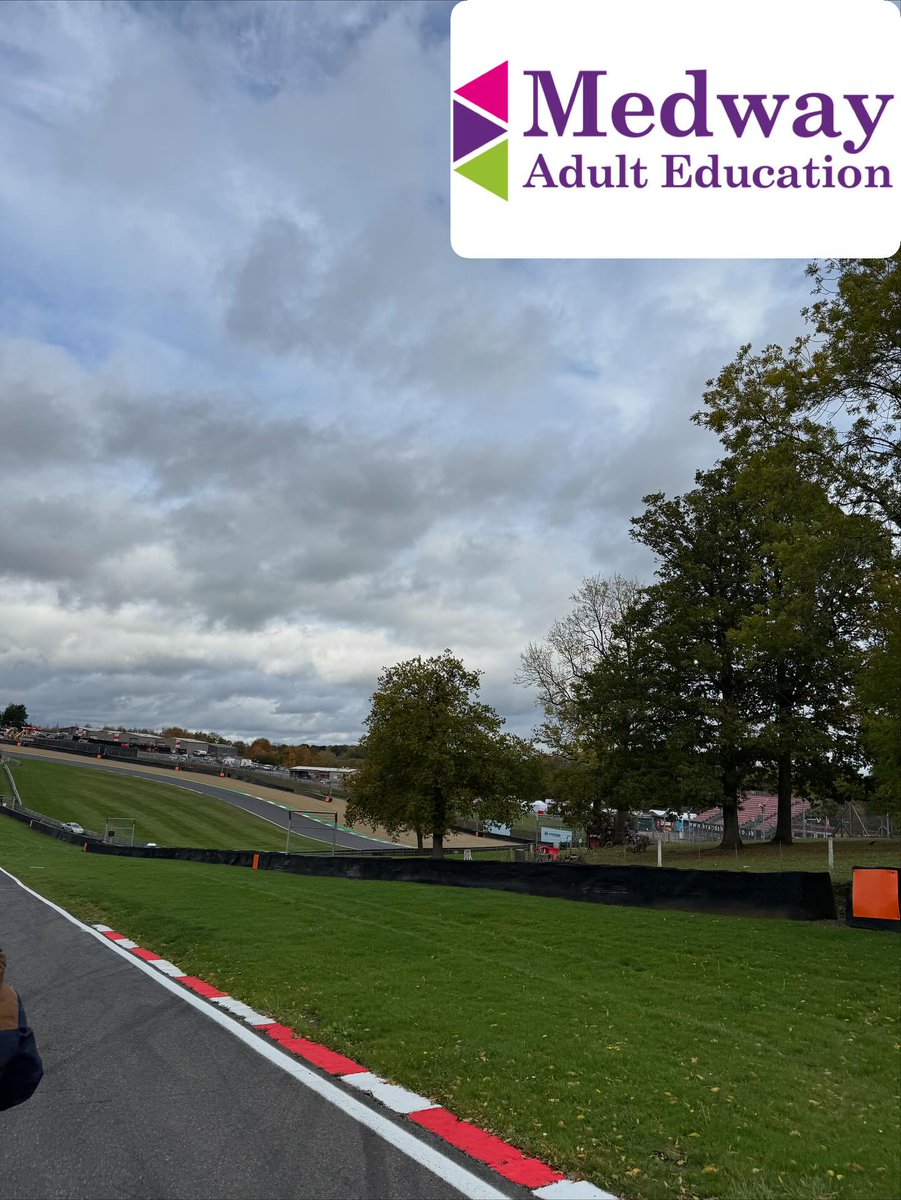ChereVanstthz's tweet photo. Day 2 completed. Another incredible day at SIM Motorsport Race School. We focused on race nutrition, learning how to fuel the body and mind for maximum concentration, endurance, and energy. We also explored friction circles and car setup with Tom https://t.co/JpTPyYw1cz