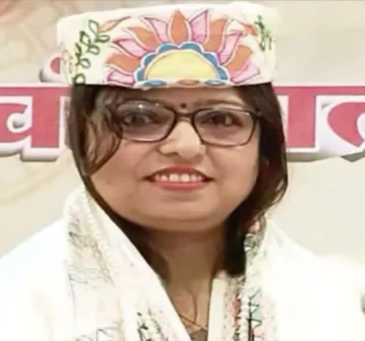 Thebihar_in's tweet photo. ऐसी क्या मजबूरी होगी झा जी की इतने संपन्न परिवार से आने के बाद भी और डीएसएलआर समस्तीपुर होने के बावजूद 2 लाख रुपये घुस लेने की जरूरत पर गई? अब कंचन झा जी गिरफ्तार हो गई है। पूरे परिवार का नाक कटा दिया,पूरे समाज में इनके परिवार पर थू थू हो रहा है। https://t.co/CfbRdHa6cB