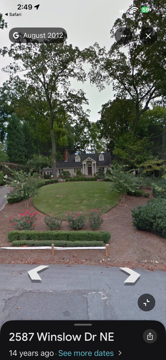 LocumRex's tweet photo. @Elpeocross Yeah, he’s had the image obscured both in Google maps and on Zillow and other platforms.   And it’s specific to this property, because all the other neighbors are clearly visible. https://t.co/kQPd5bgmCm