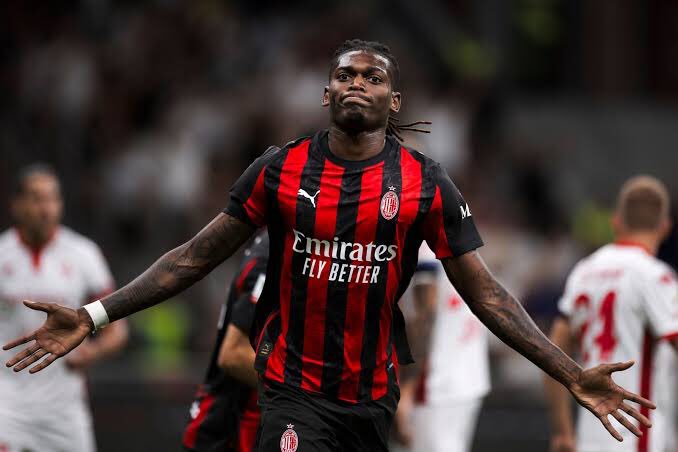 Cos_gugua's tweet photo. 🚨🚨 BREAKING: AC Milan accept €45M Galatasaray bid for Rafael Leão! 🇵🇹🔴⚫️ Leão has been offered €10-12M net per year and is now deciding on the move. Aston Villa are also discussing a loan with obligation to buy. #ACMilan #transfers

Status 🟠 Player decision pending https://t.co/AIJHQytmbL
