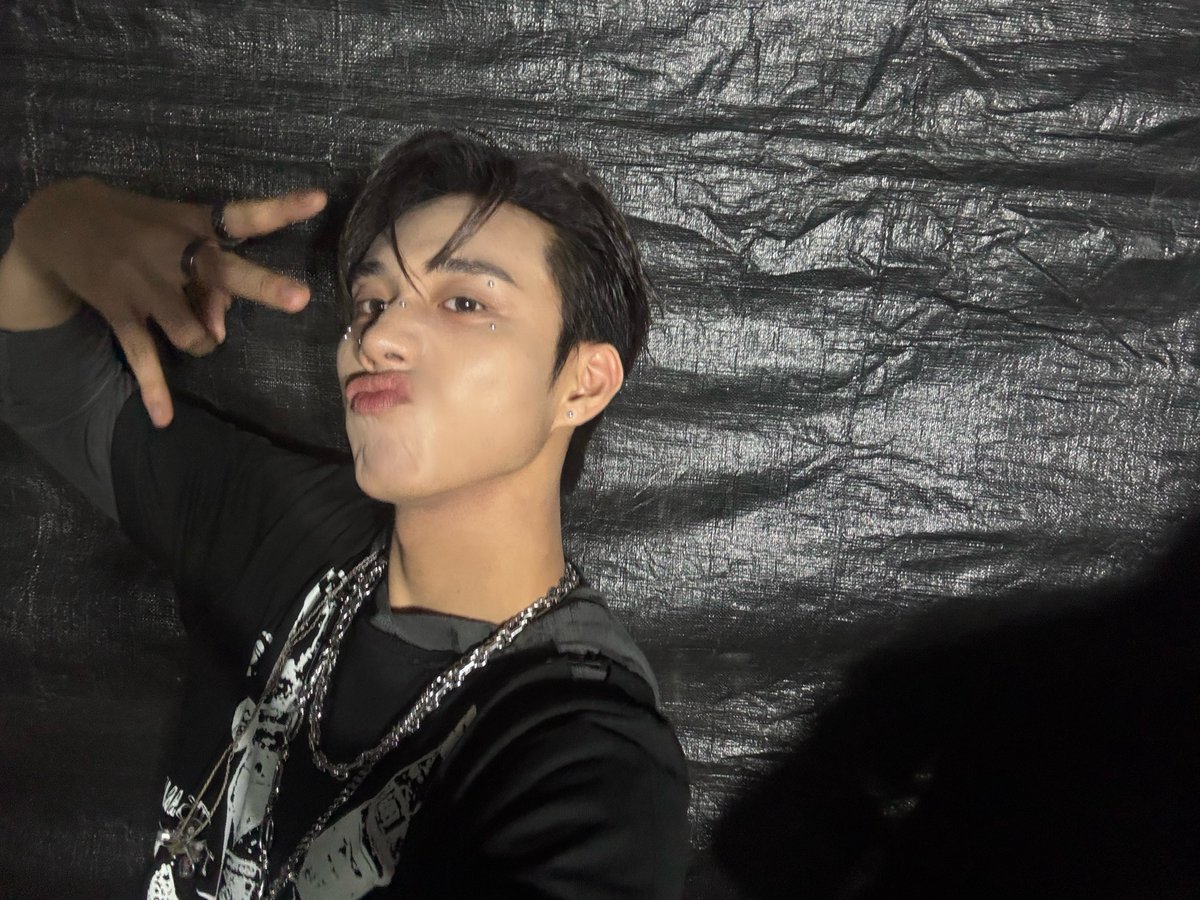 P1H_members tweet picture