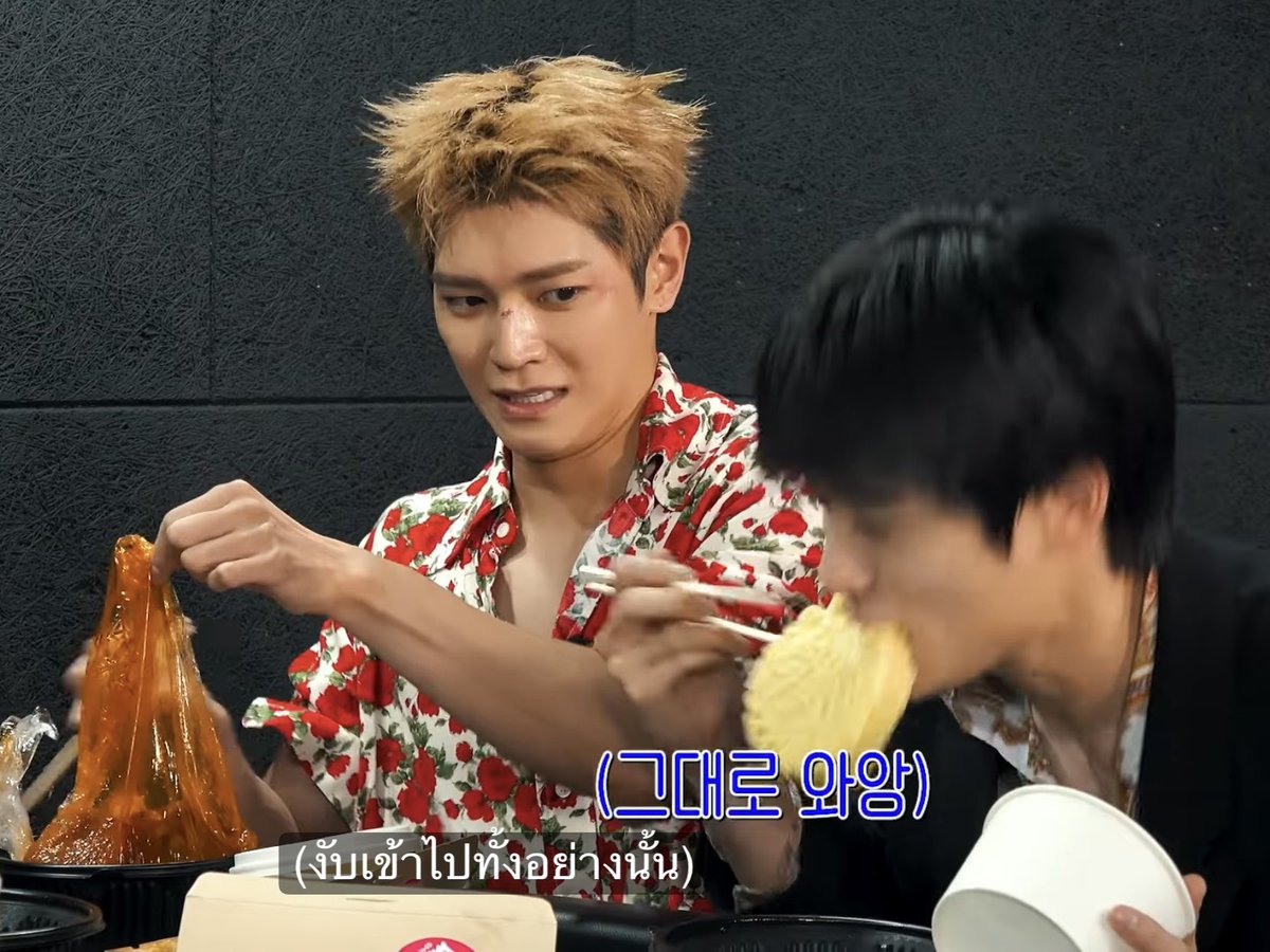 tyongtiwai's tweet photo. กรุไม่ไหว รีแอคแทยงตอนเห้นแจฮยอนกินบะหมี่ทั้งก้อน555555555555555555555 https://t.co/K5nNJaoE3N