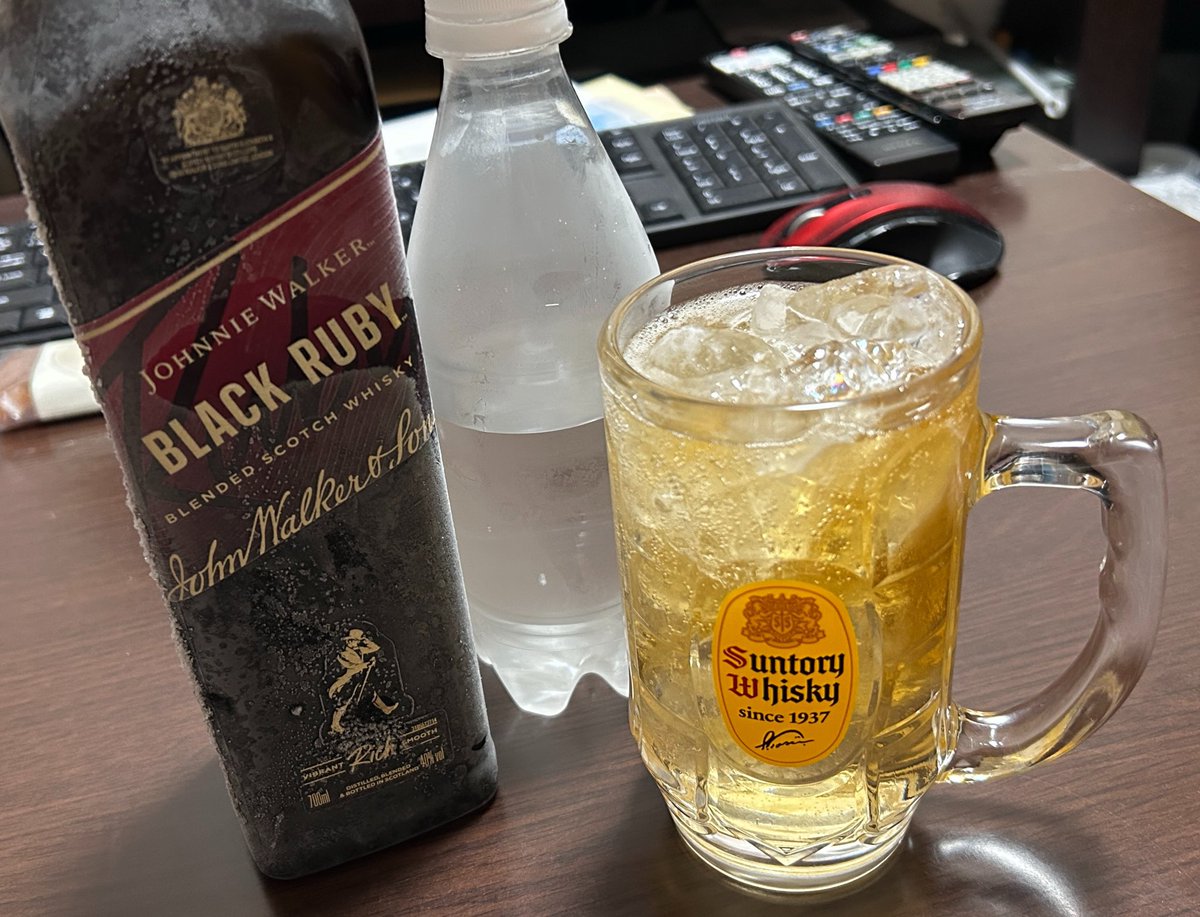 sea_bm9's tweet photo. キンキンに冷やして今日も１杯🥃
本日はジョニ黒　ブラックルビーで☺️ https://t.co/stduPiNWf8