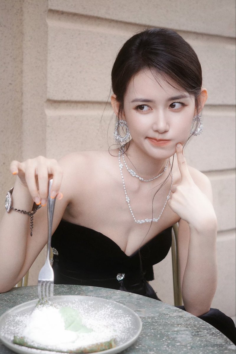 centlookbook's tweet photo. #JiangYiyi 蒋依依 in UNTIFUL for the 4th Cambodia Asian Film Festival https://t.co/N2L5rXpq7r