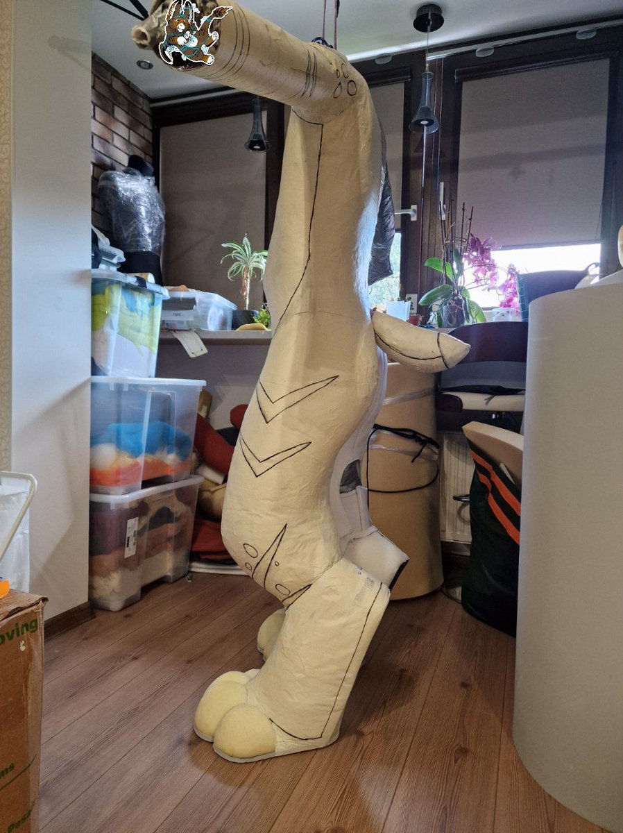 Waverlyfloof's tweet photo. Taped and patterned 👀 

#fursuitwip #digitigradefursuit #fursuitmaker https://t.co/jDoFr3ITcz