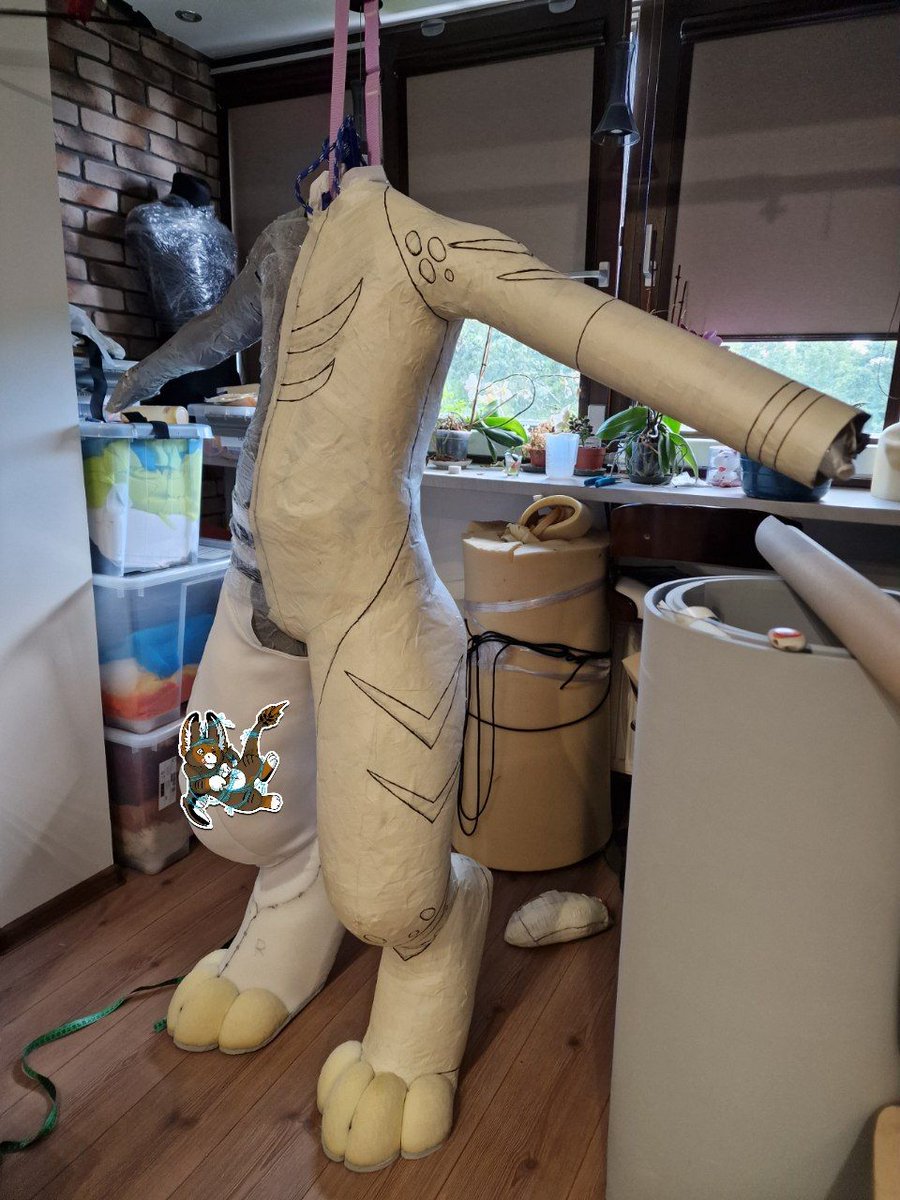 Waverlyfloof's tweet photo. Taped and patterned 👀 

#fursuitwip #digitigradefursuit #fursuitmaker https://t.co/jDoFr3ITcz
