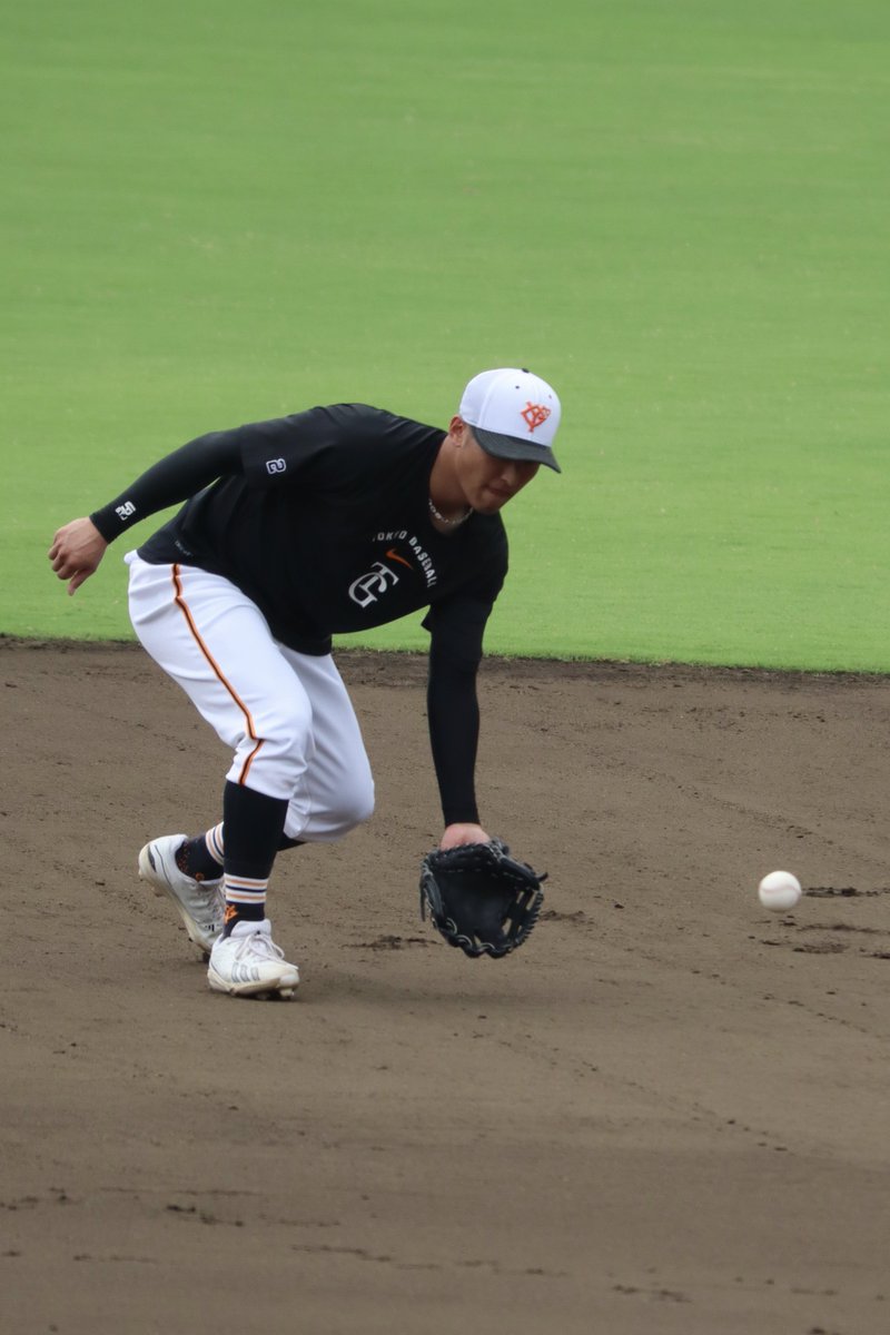 __62y3I's tweet photo. 日に日に練習メニュー増えてて沢山練習見れた⚾️

260827  ジャイアンツ球場
#吉川尚輝 https://t.co/BgrtTBCDCQ
