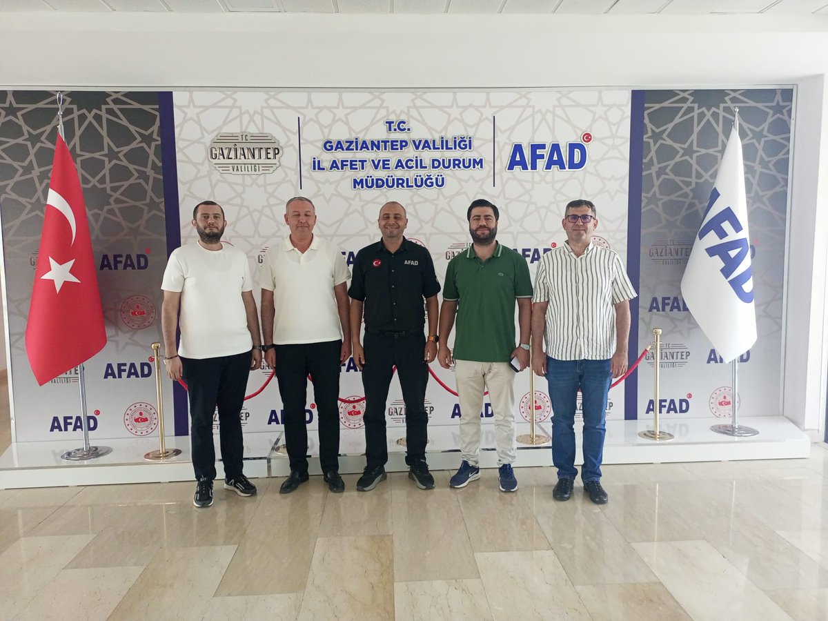 AFADGaziantep's tweet photo. Hayırlı Olsun Ziyareti

Milletvekilimiz Sayın İrfan Çelikarslan’ın danışmanı Sayın Şamil Koç ve beraberindeki heyet,İl Müdürümüz Sayın Fikret DENİZ’e hayırlı olsun ziyaretinde bulundu.

Nazik ziyaretleri ve iyi dilekleri için Sayın Şamil Koç’a teşekkür ederiz.
@AFADBaskanlik https://t.co/TyLw2KNHDf