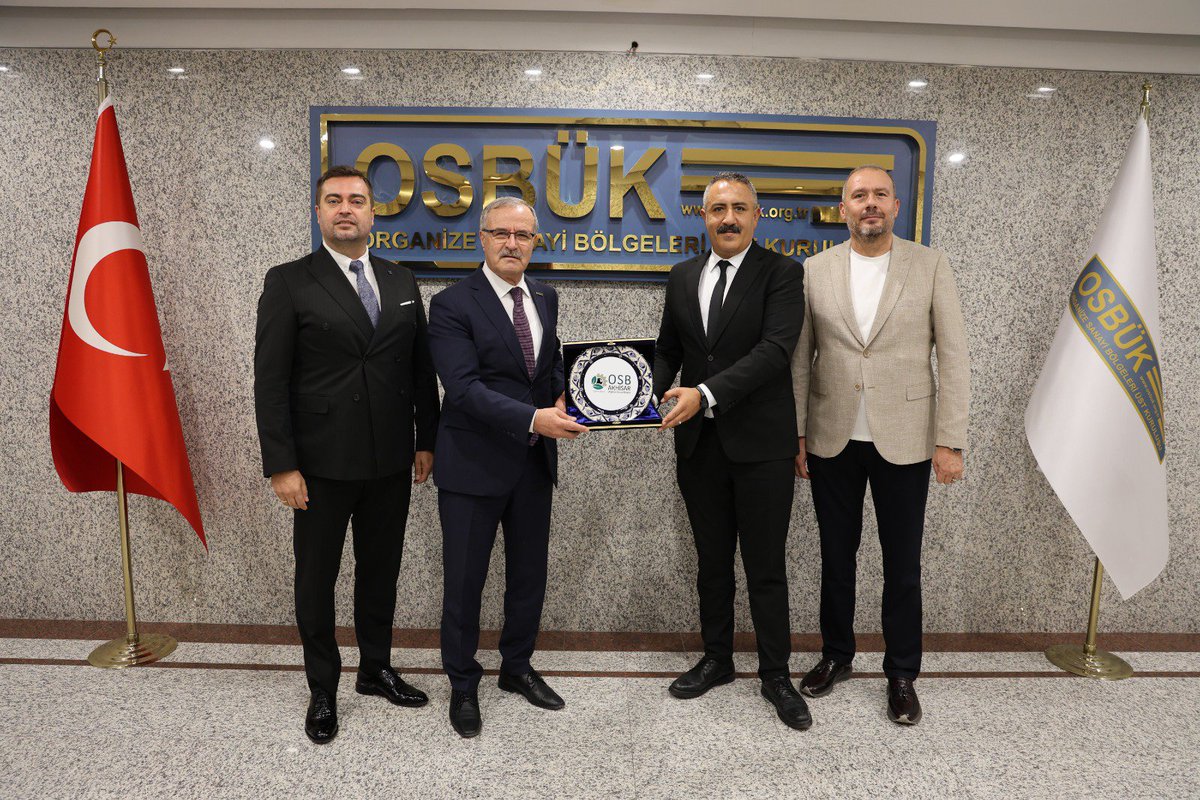 AkhisarOsb's tweet photo. Organize Sanayi Bölgeleri Üst Kuruluşu (OSBÜK) Başkanı Sayın Memiş KÜTÜKCÜ’yü Yönetim Kurulu Başkanımız Ahmet MÜJDECİ, Yönetim Kurulu Başkan Vekilimiz Seçkin Burtan UÇAR ve Bölge Müdürümüz Ali Tuncay TUNÇ ziyaret etmişlerdir. https://t.co/upY3bhsO3W