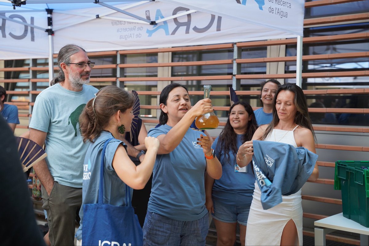 IcraWater's tweet photo. Abans de les vacances d’estiu, vam celebrar el nostre Town Hall: una jornada per compartir, fer balanç i gaudir d’una estona plegats. 💙
Activitats, nova identitat de marca, escape room, tast d’aigua amb GLHOPS i, sobretot, bona gastronomia! 👩‍🍳🌍 https://t.co/6LrtvcgOI6