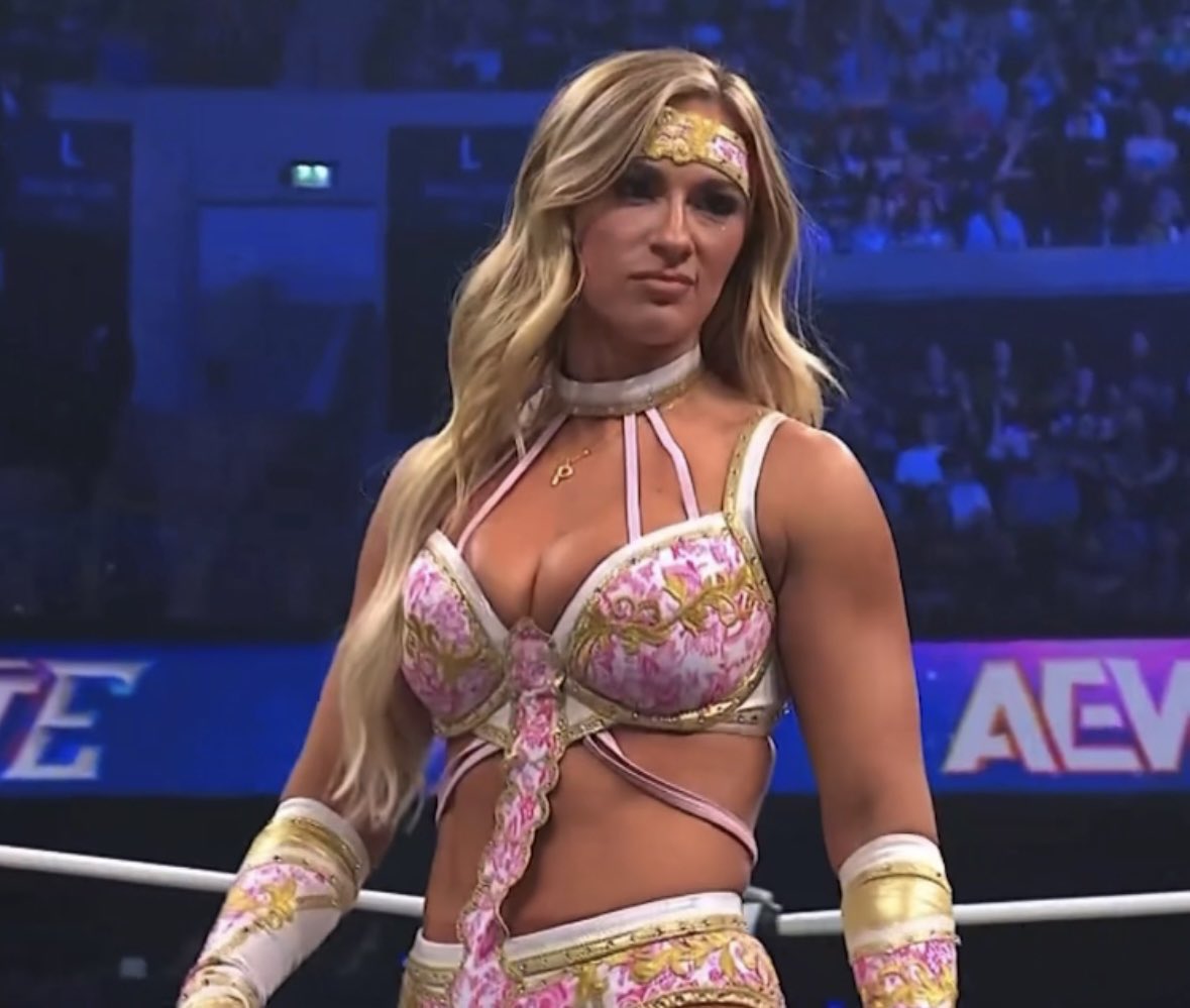 FearTheDivine's tweet photo. I should channel the pink more often. https://t.co/HMsIqSZOjF