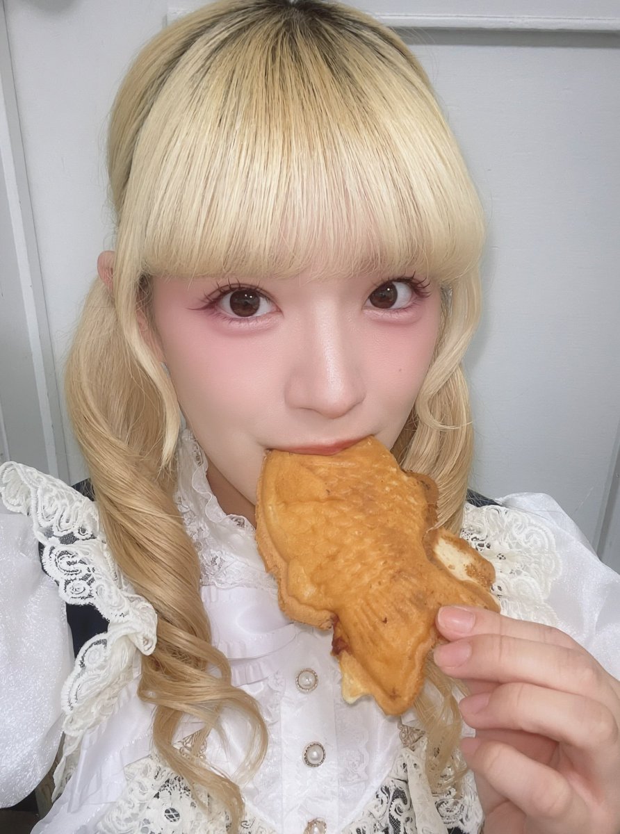 apu_mee's tweet photo. 昨日乙姫まよいどらやきがくれたたい焼きと😋🍴(らむちゃんの分もあったんだよ。また買ってきてもらおうね♡) https://t.co/PvM6t1Z75g