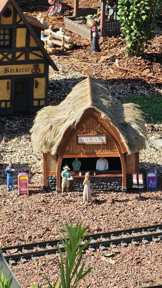 DrewDisneyDude's tweet photo. Miniature Food &amp; Wine booths, including Linguini with a massive 30th cake, have been added to EPCOT’s Germany Train Garden. Incredible. 👏 https://t.co/JCbqWwU7mj