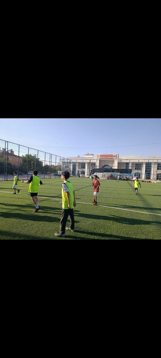 GSB_TusbaGM's tweet photo. ⚽ Gençlik Merkezimizde Futbol Kursu Devam Ediyor!

Gençlerimiz, futbol kursumuzda hem yeteneklerini geliştiriyor hem de sporun birleştirici gücüyle takım ruhunu öğreniyor. 🏆⚽

Gençlerimizi sporla buluşturmaya devam ediyoruz! 💪

#GençlikMerkezi #Futbol #Spor #GençlikVeSpor https://t.co/oOS4TF2cPo