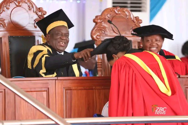 Varakashi4edByo's tweet photo. Colonel Miniyothabo Baloyi-Chiwenga has earned a Doctor of Business Leadership degree from the Midlands State University during the institution’s 27th Graduation Ceremony in Kwekwe.
#MSUGraduation #Graduation2026 https://t.co/a1w8z9KMRv
