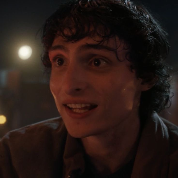 willelmaxism's tweet photo. One thing abt Mike wheeler is that he’s always gonna be geeked tf out when he’s talking to Will https://t.co/liWbldmgYH