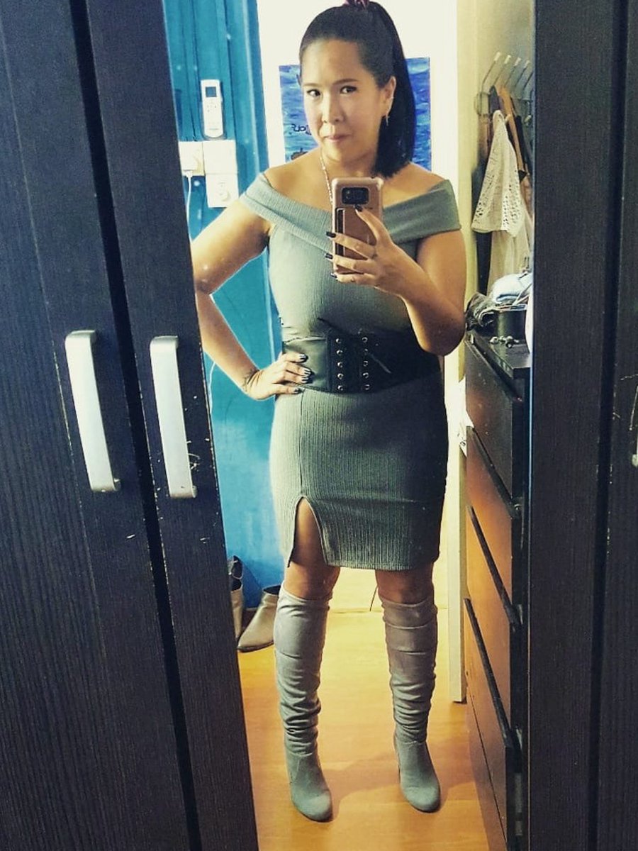 palmerdebra's tweet photo. #boots #boot #bootseason #iloveboots #bootlovers #bootlove #thesebootsaremadeforwalking #bootqueen #selfie #selfiequeen #fashionista #bootqueendebrasg https://t.co/DOnlSdLoPi